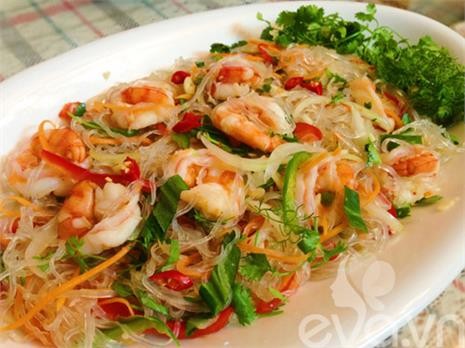 Salad miến tôm kiểu Thái